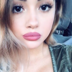 Meet your Posher, Ara